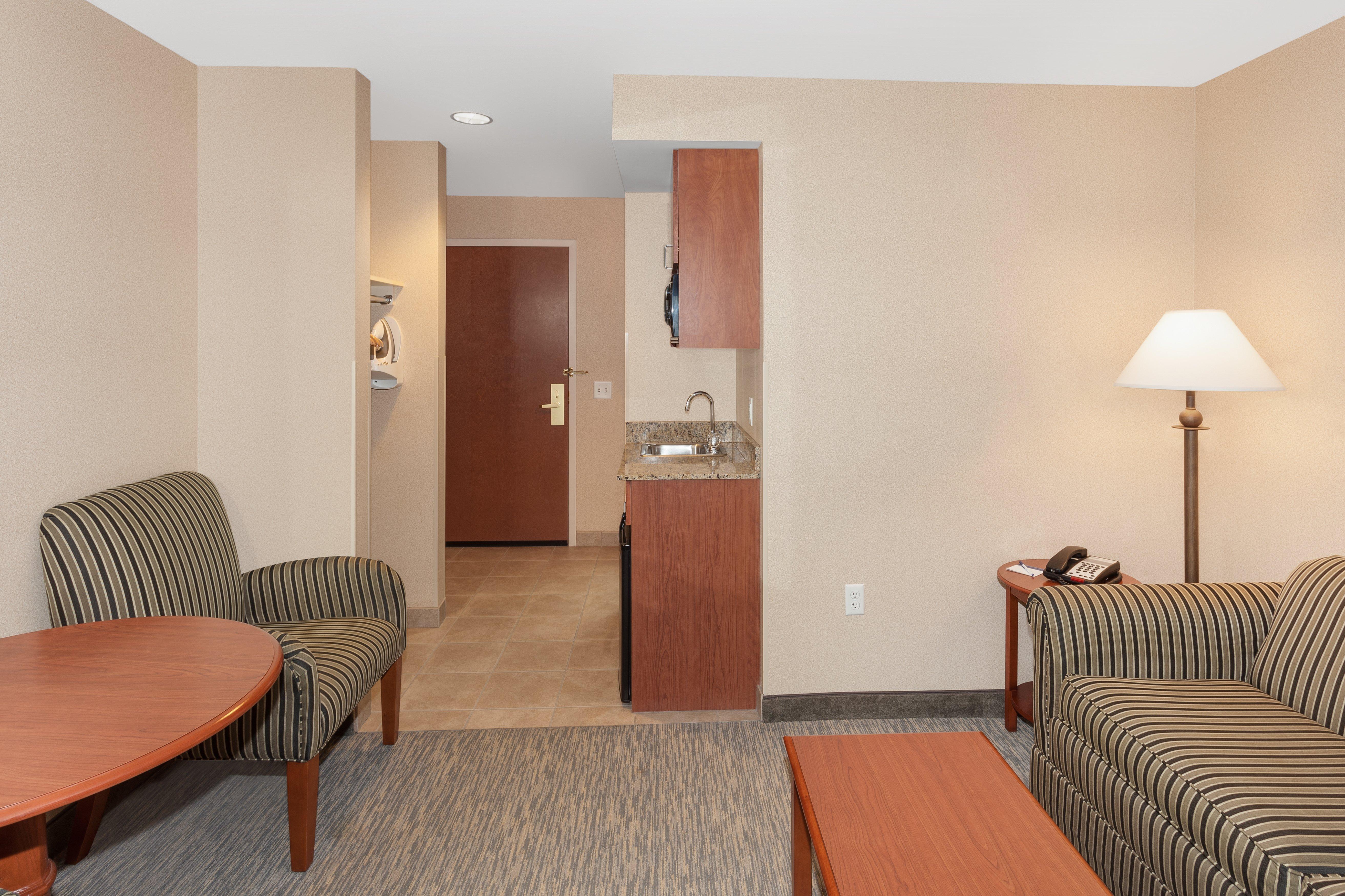 Holiday Inn Express & Suites Tilton By Ihg Luaran gambar
